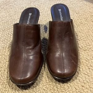 Brown slip on mules 7m